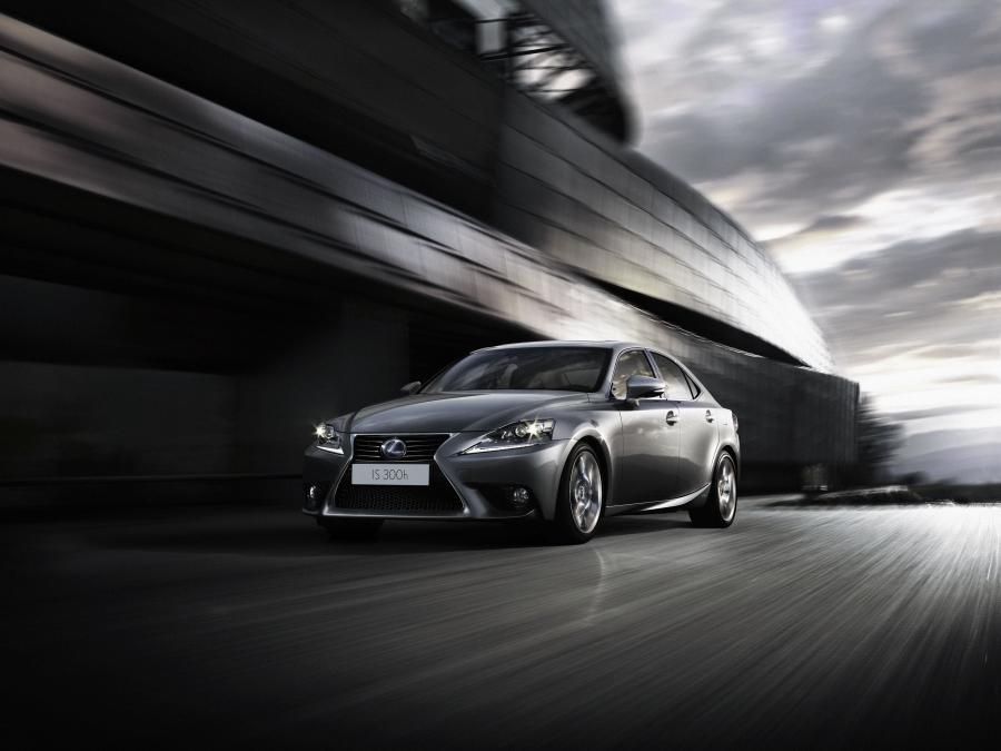  Lexus IS300h 2013 года  (фото 1 из 26)